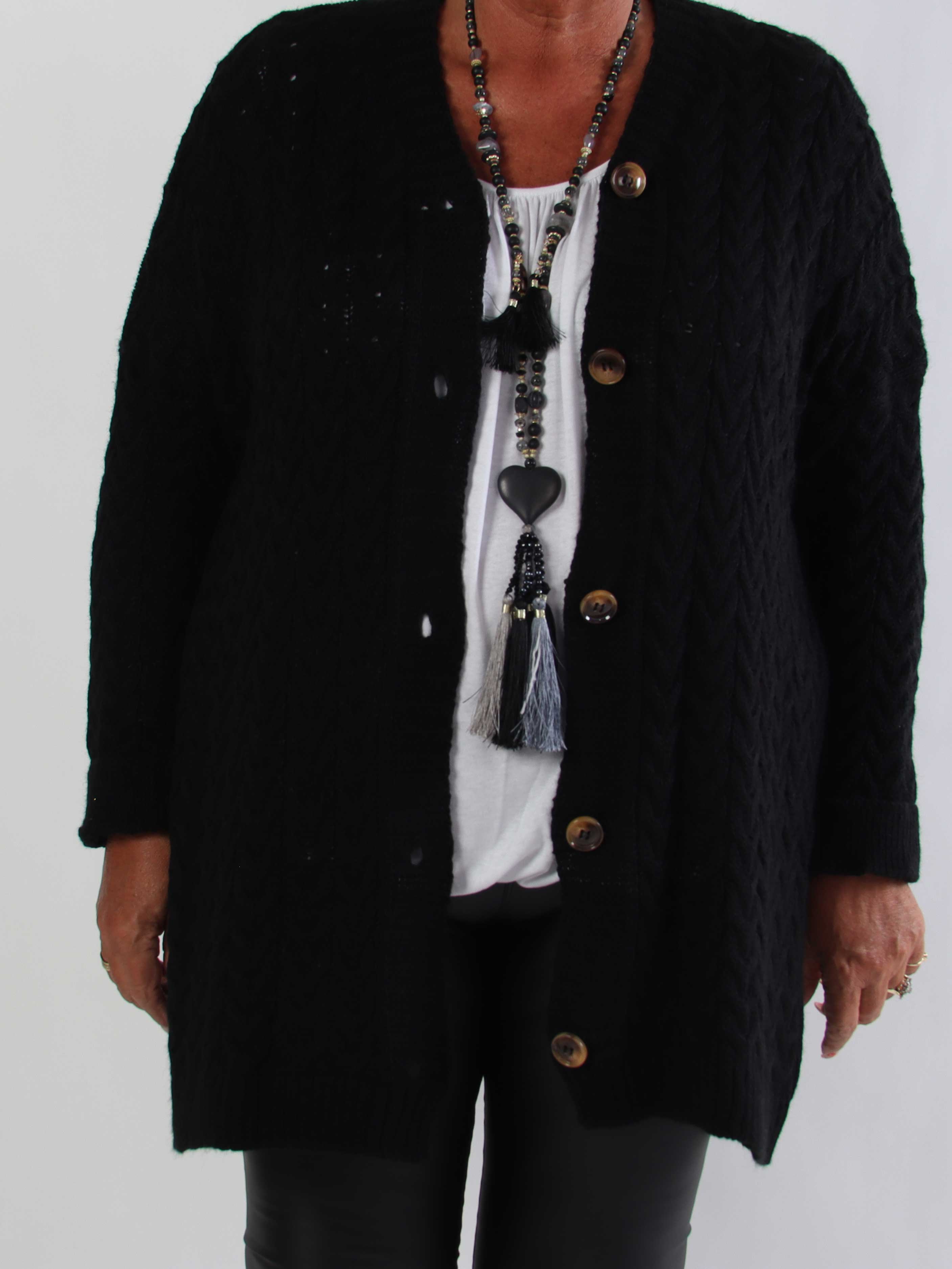 Gladys - Plus size strikcardigan i klassisk kabelstrik med fine træknapper